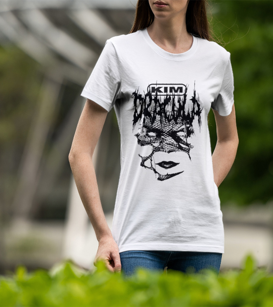 Kim Dracula Eye Lips Monochrome Design T-Shirt