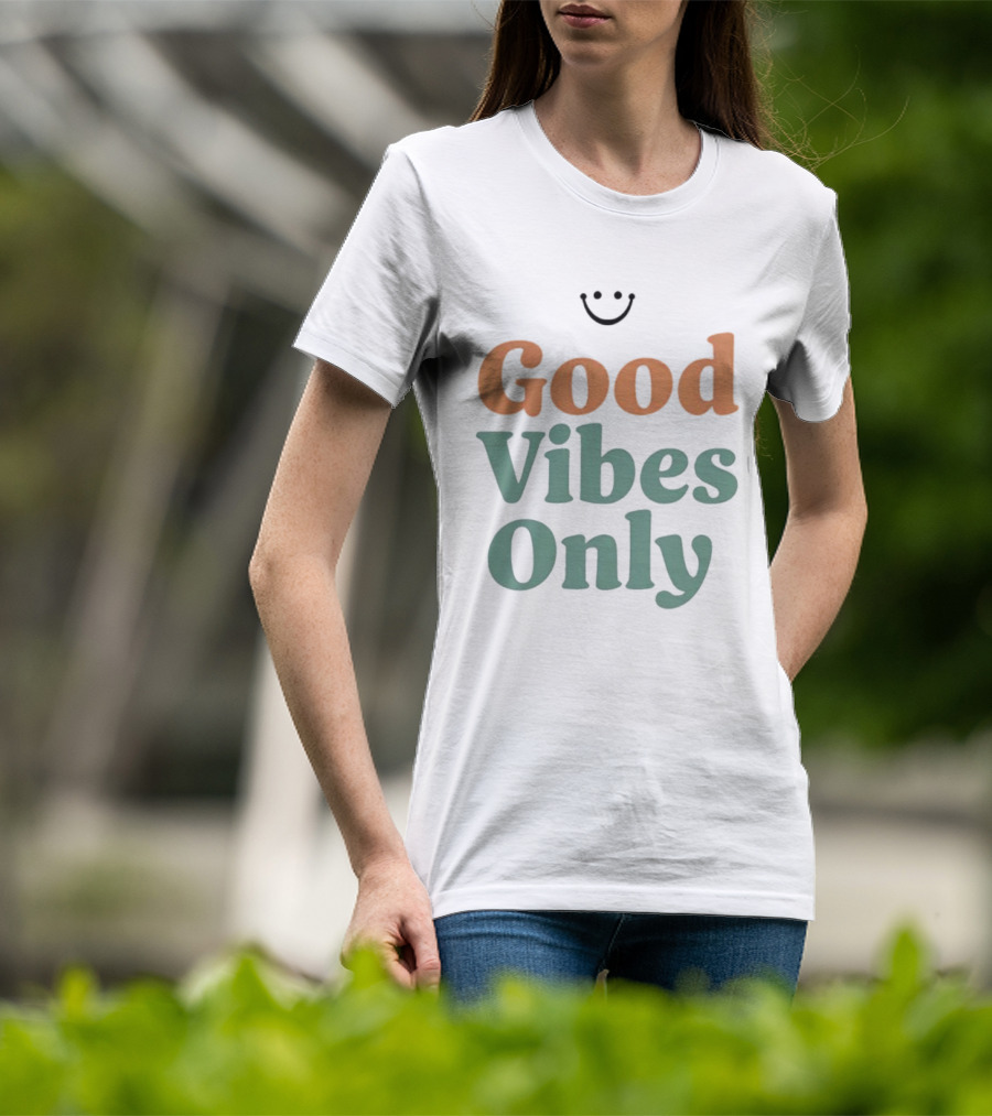 Good Vibes Only Retro Smile Iconic Phrase 70s Style T-Shirt