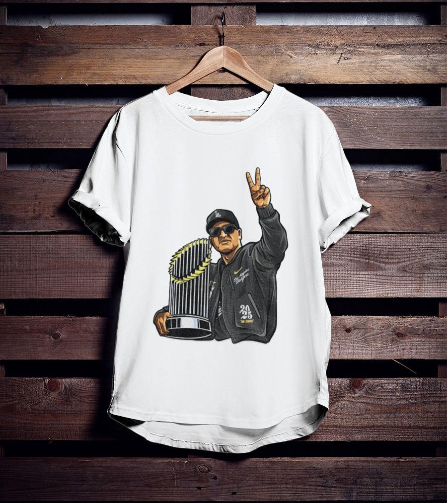 Dave Roberts Los Angeles Dodgers World Series Trophy 2025 Victory Sign T-Shirt