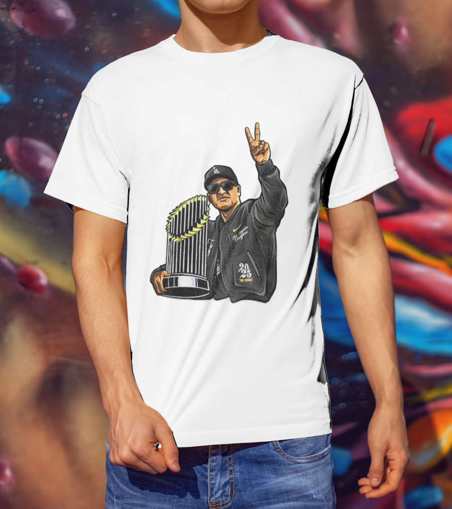 Dave Roberts Los Angeles Dodgers World Series Trophy 2025 Victory Sign T-Shirt
