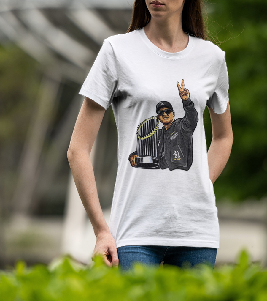 Dave Roberts Los Angeles Dodgers World Series Trophy 2025 Victory Sign T-Shirt