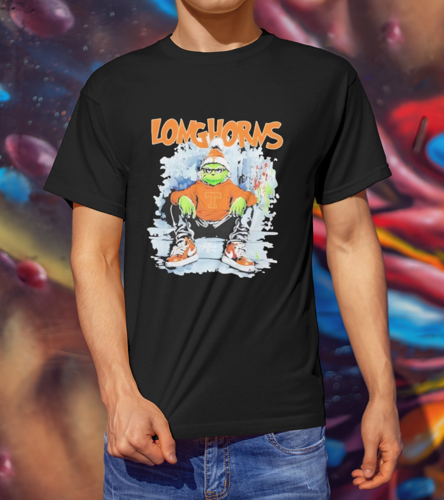 Texas Longhorns Christmas 2025 Grinch Sitting On Steps T-Shirt