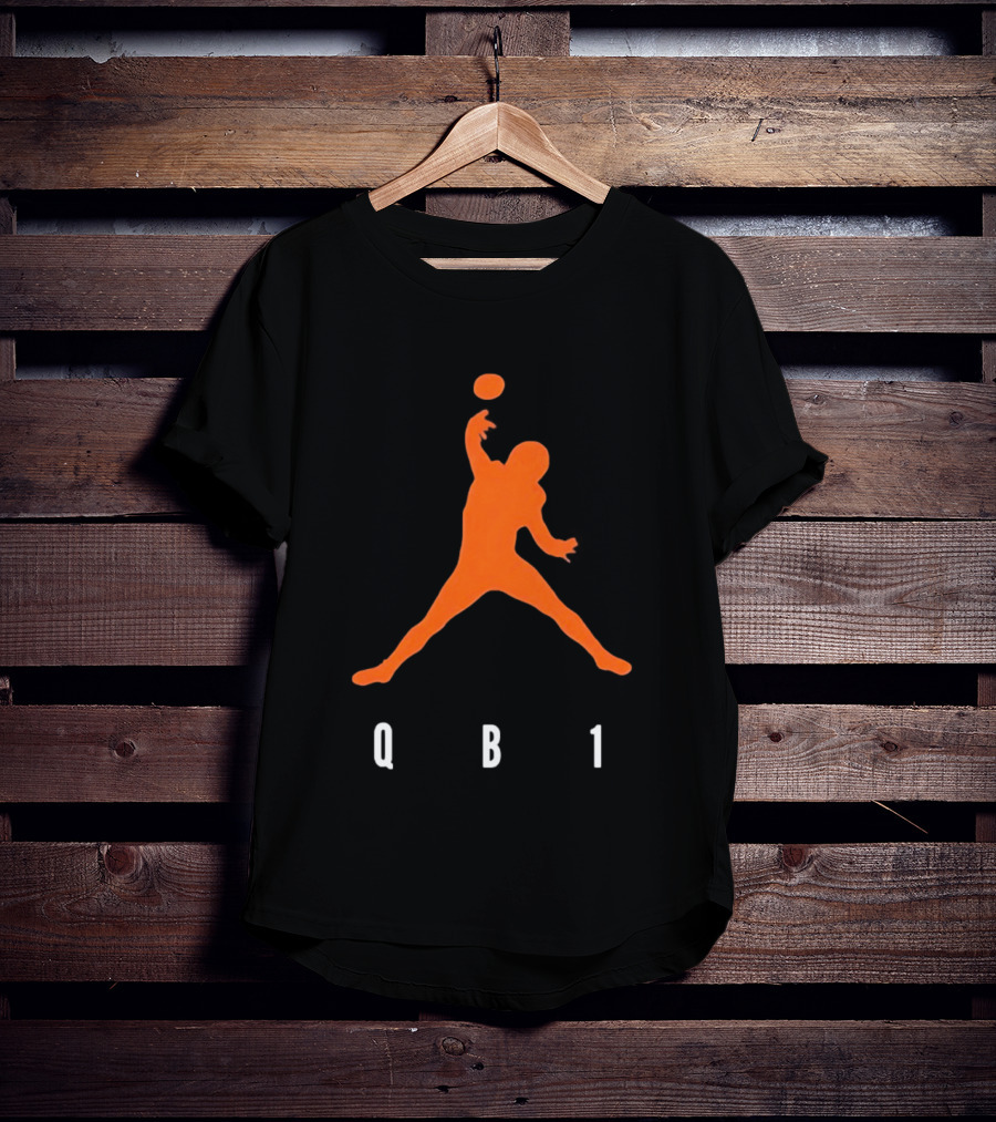Caleb Williams QB1 Chicago Bears Football T-Shirt