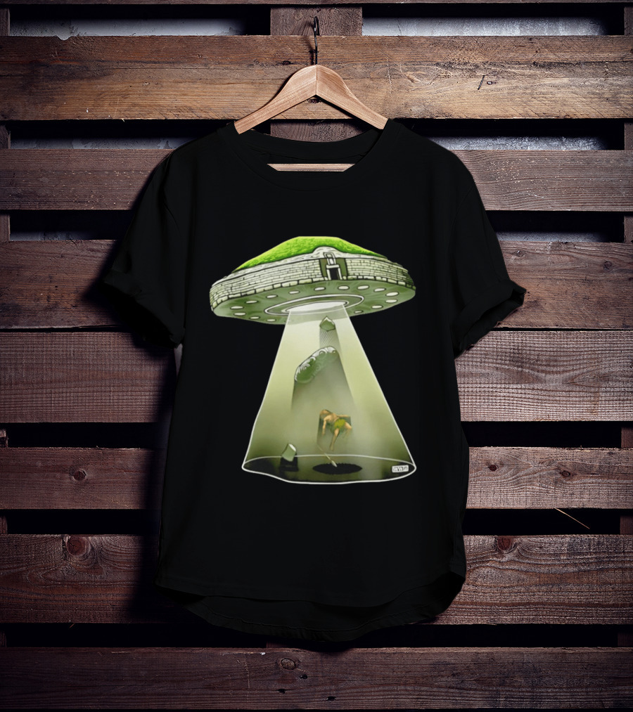 Newgrange UFO Encounter Ancient Aliens UAP Beam T-Shirt