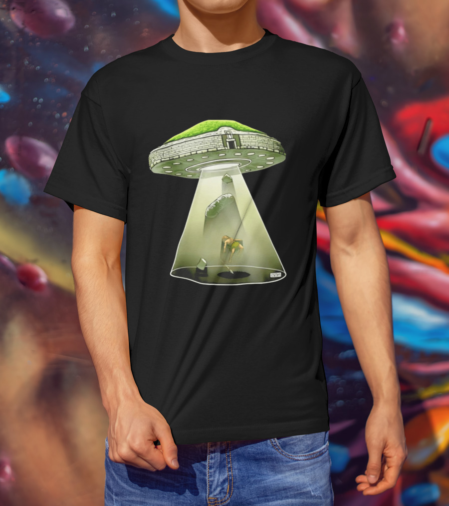 Newgrange UFO Encounter Ancient Aliens UAP Beam T-Shirt