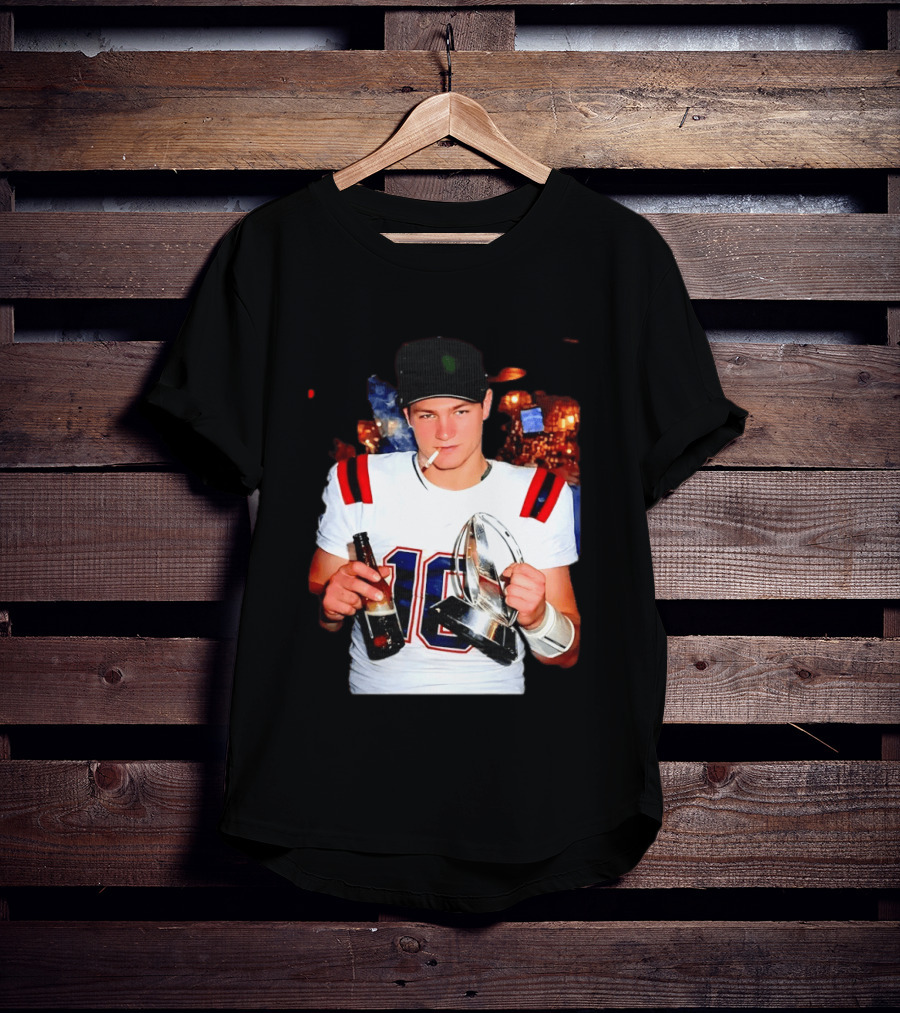 New England Patriots 16 Smoking Beer Trophy T-Shirt