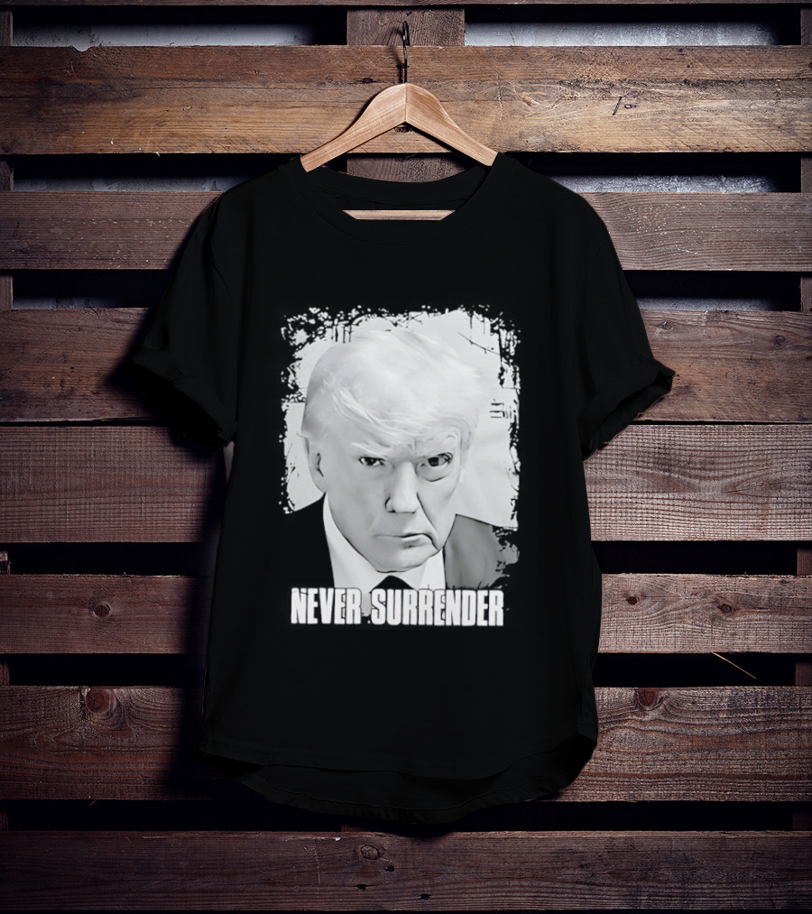 Never Surrender Donald Trump Black And White T-Shirt