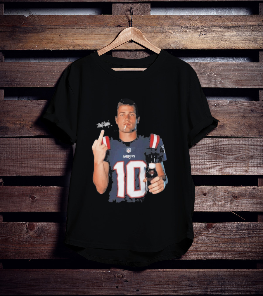 Patriots Number 10 Middle Finger Gesture Smoking Beer T-Shirt