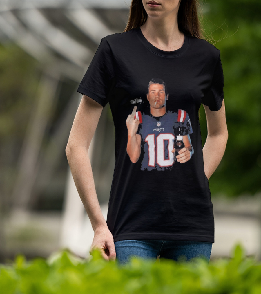 Patriots Number 10 Middle Finger Gesture Smoking Beer T-Shirt