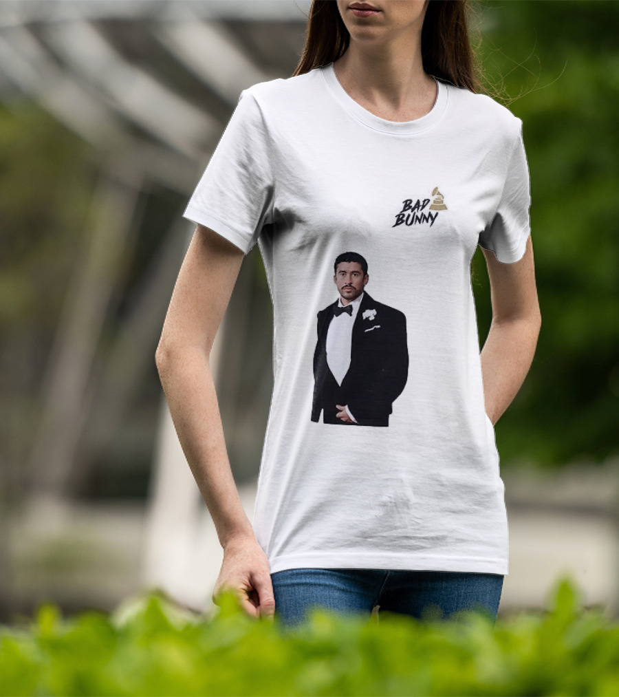 Bad Bunny Grammys Debi Tirar Mas Fotos Album Of The Year T-Shirt