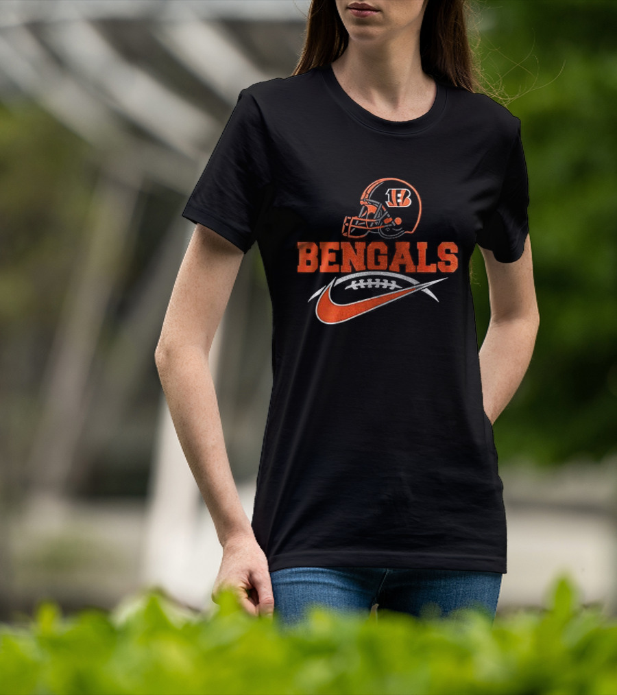 Cincinnati Bengals B Helmet BENGALS Nike Stylized T-Shirt