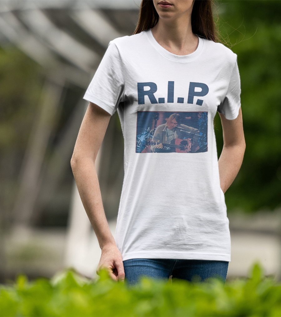 RIP Kurt Cobain Memorial Grunge Music Legend T-Shirt
