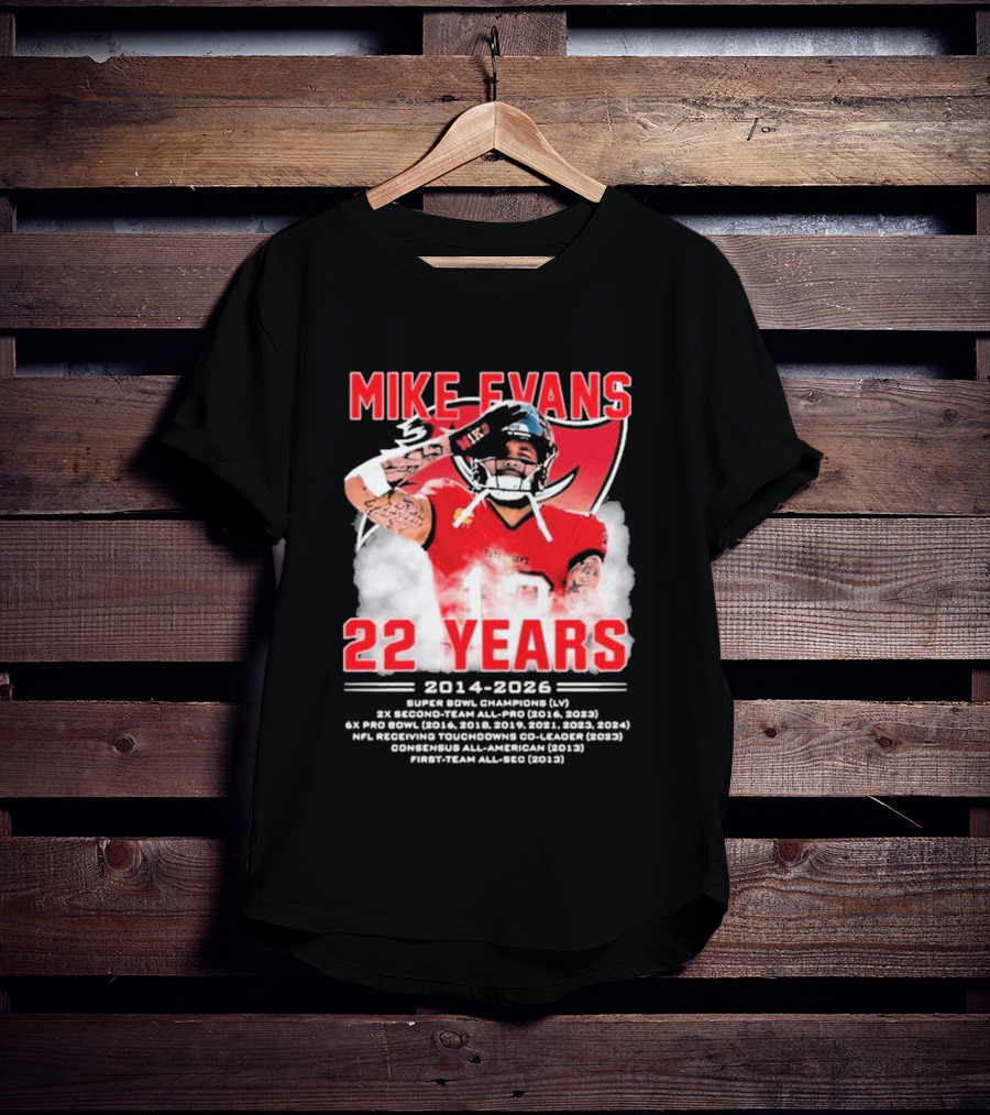 Mike Evans 22 Years 2014 2026 Red Jersey Salute Football Player T-Shirt