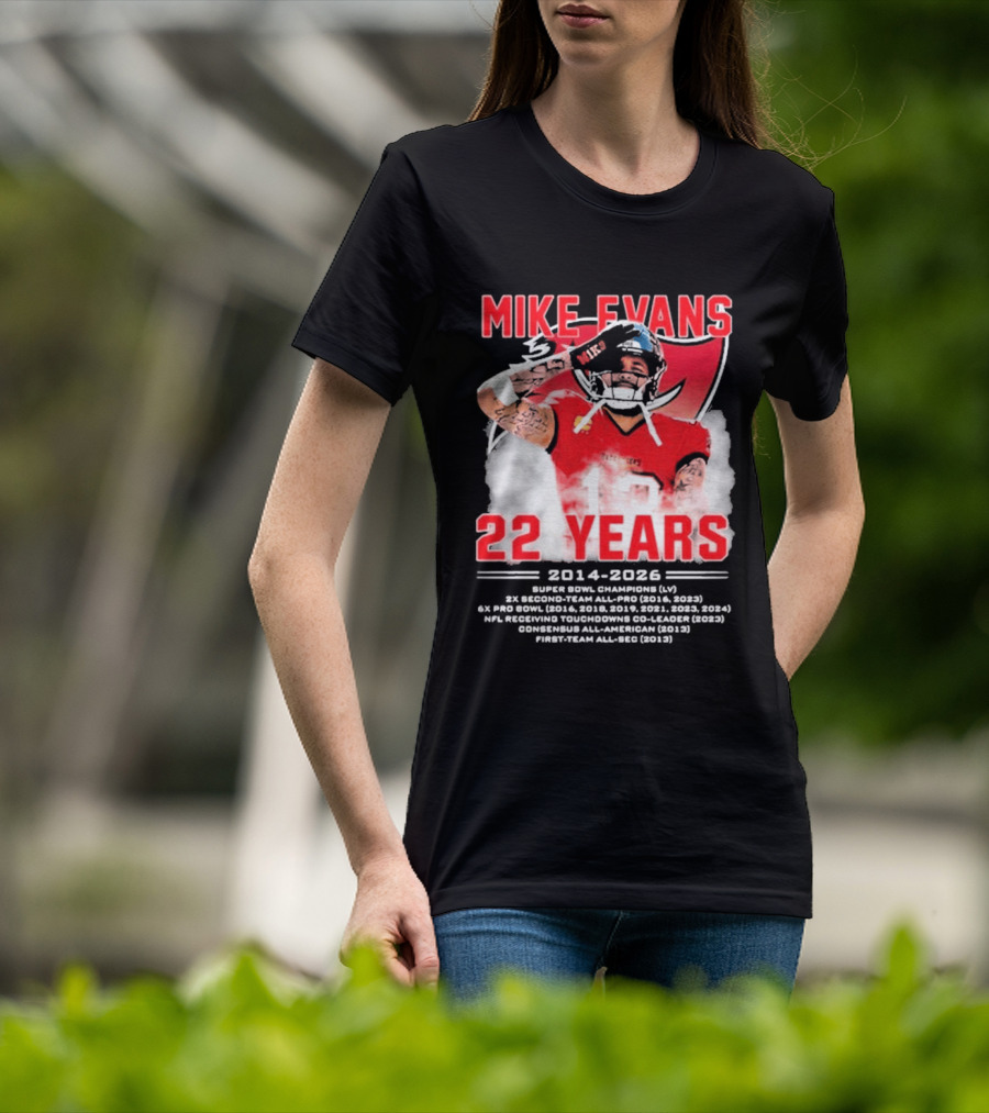 Mike Evans 22 Years 2014 2026 Red Jersey Salute Football Player T-Shirt