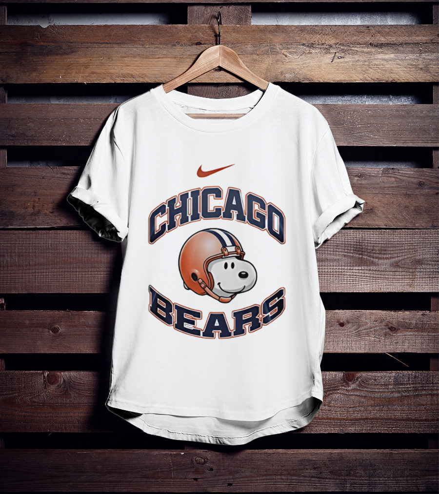 Nike Chicago Bears Snoopy Helmet T-Shirt