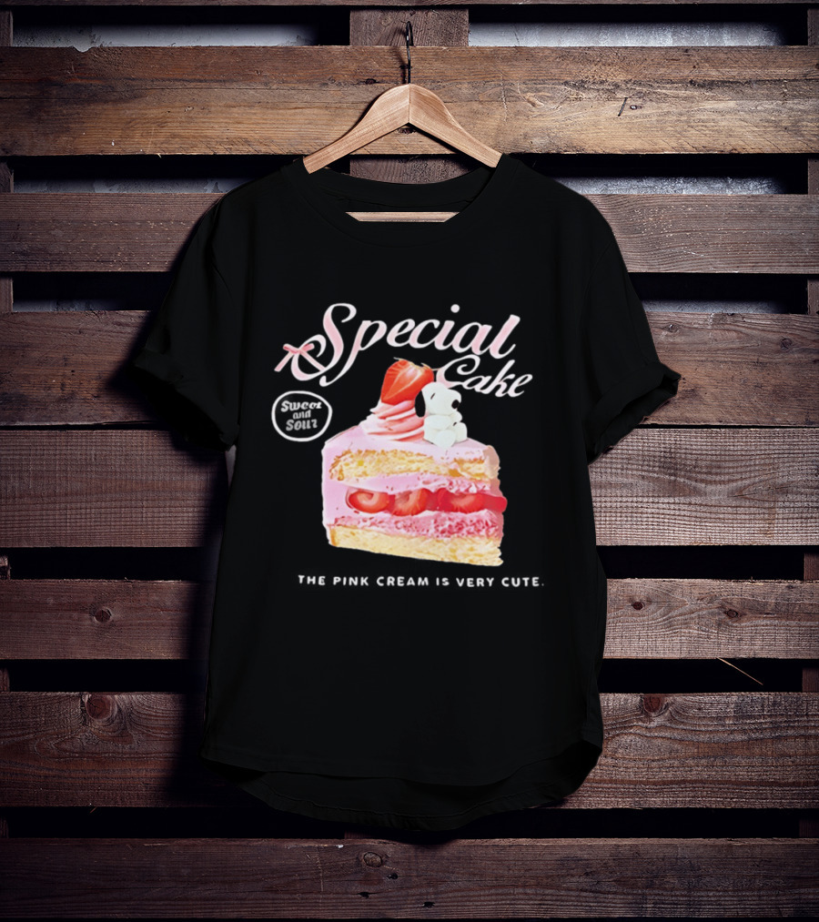 Special Cake Pink Cream With Strawberry And Snoopy T-Shirt