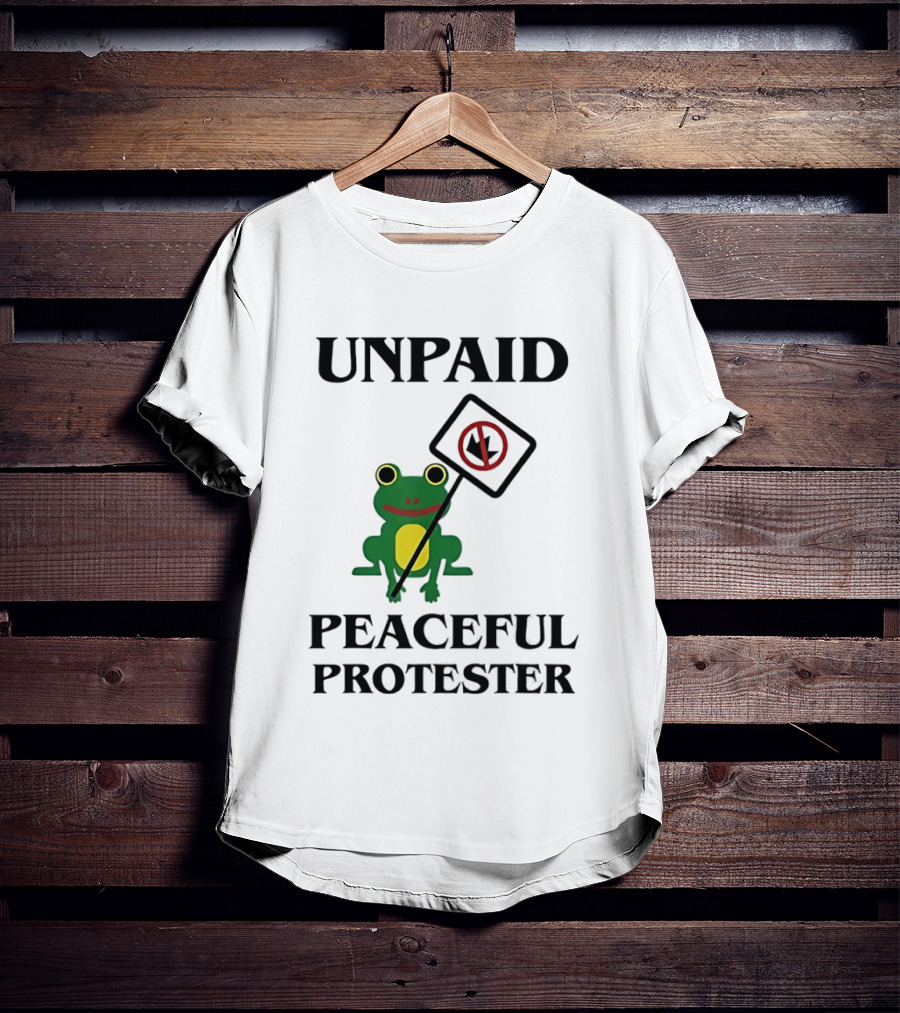 Unpaid Peaceful Protester Frog Holding No King Sign T-Shirt