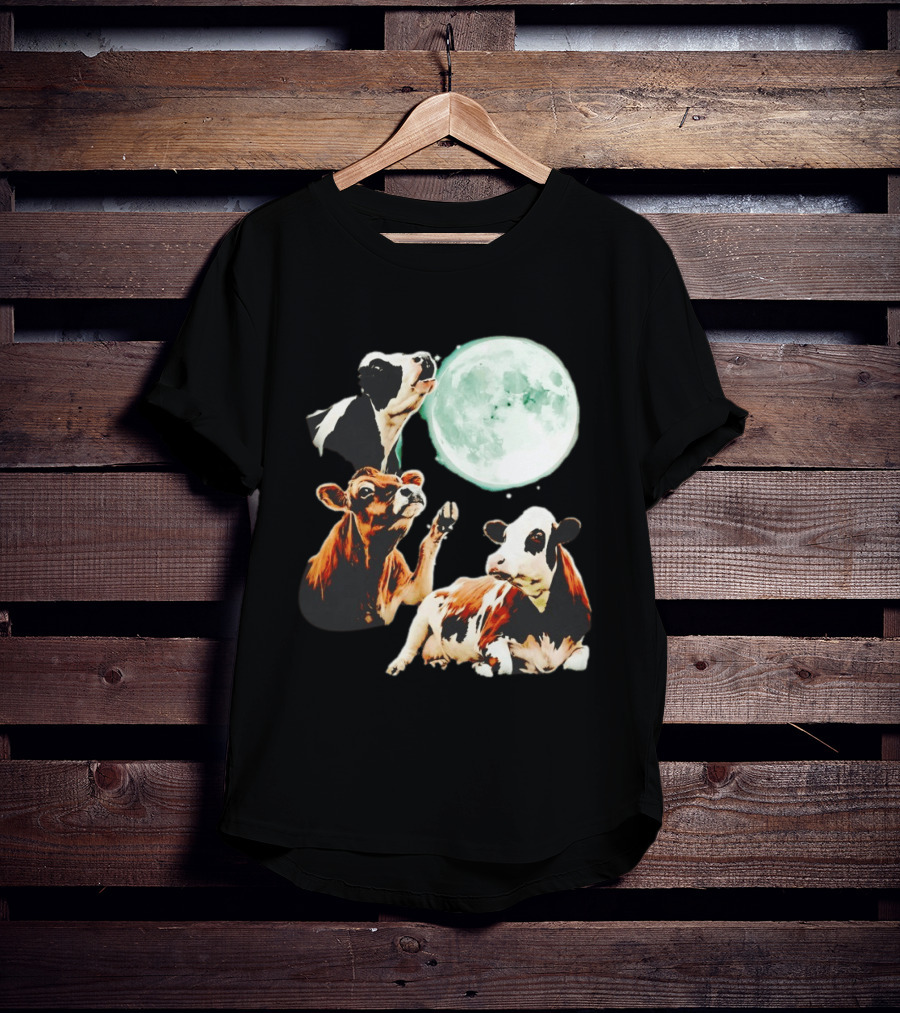 Cow Howling At Moon With Three Cows And Full Moon Scene T-Shirt