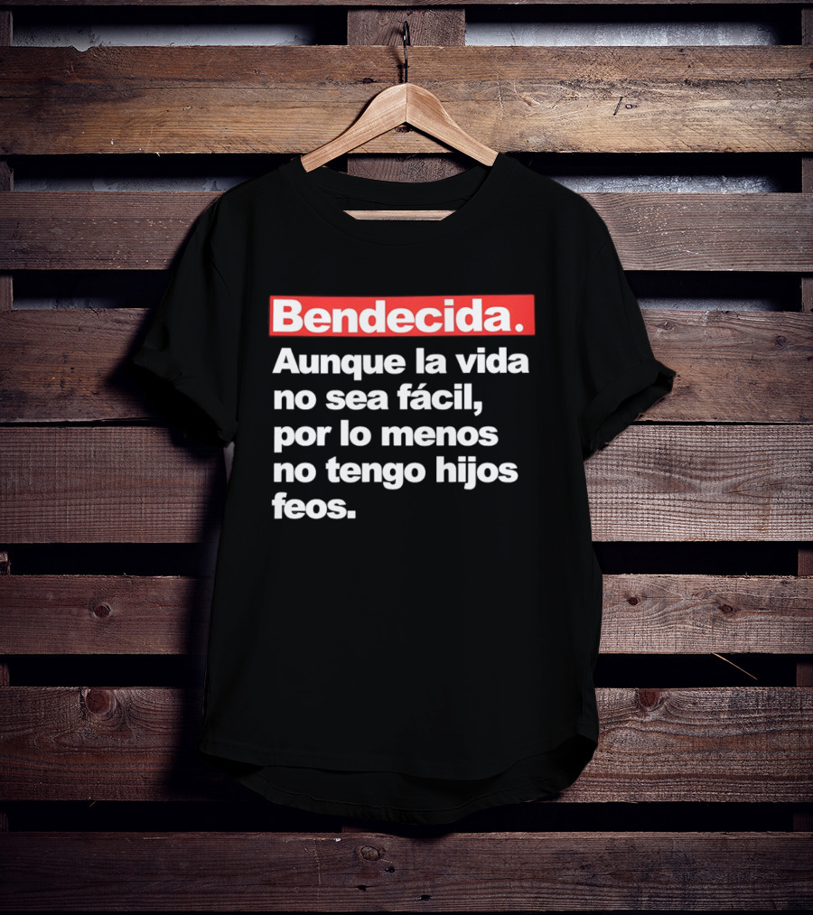 Bendecida Aunque La Vida No Sea Fácil Por Lo Menos No Tengo Hijos Feos T-Shirt