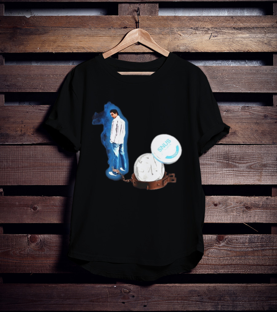 A Snus Gekettet Meme With Snus Tin And Chain T-Shirt