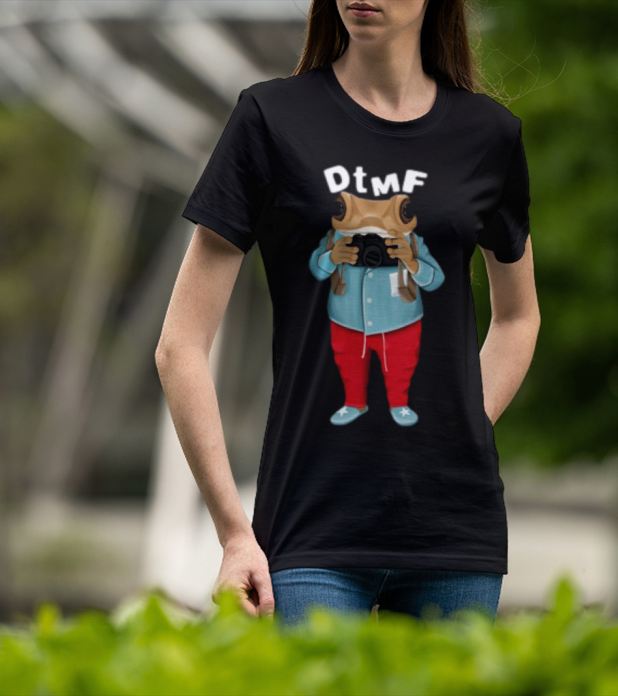 Bad Bunny Dtmf Voy A Mimir Frog Character With Camera T-Shirt
