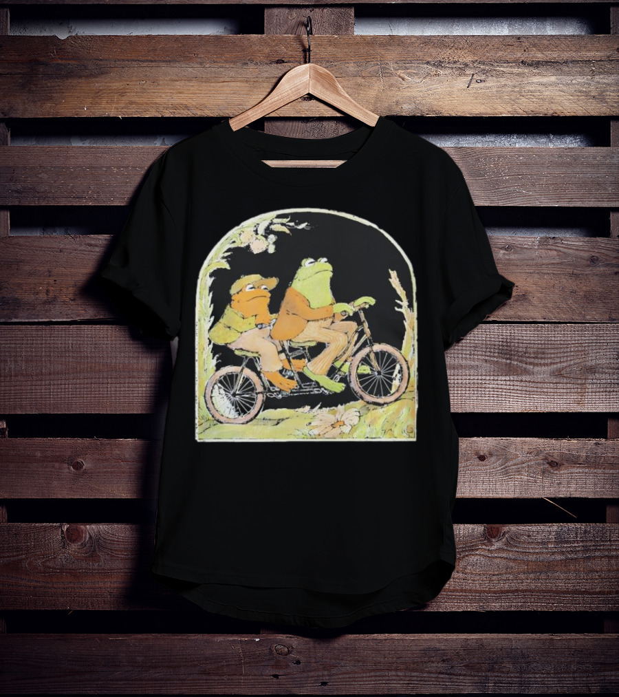 Frog And Toad Riding Vintage Bicycle Halloween Style T-Shirt