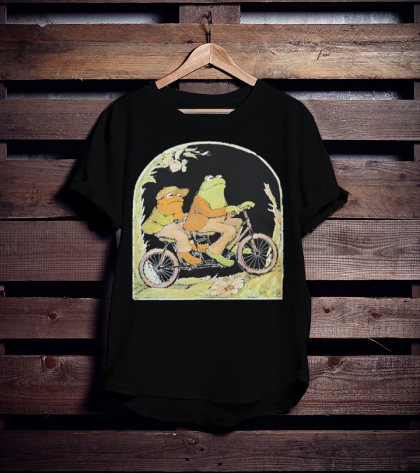 Frog And Toad Riding Vintage Bicycle Halloween Style T-Shirt