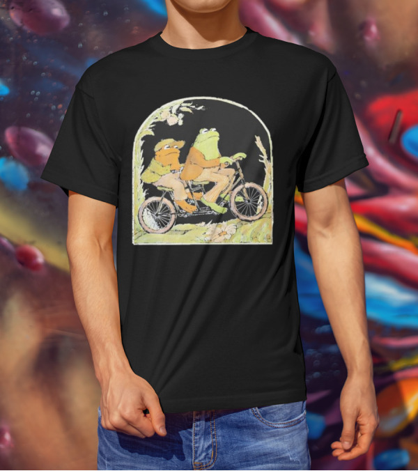 Frog And Toad Riding Vintage Bicycle Halloween Style T-Shirt