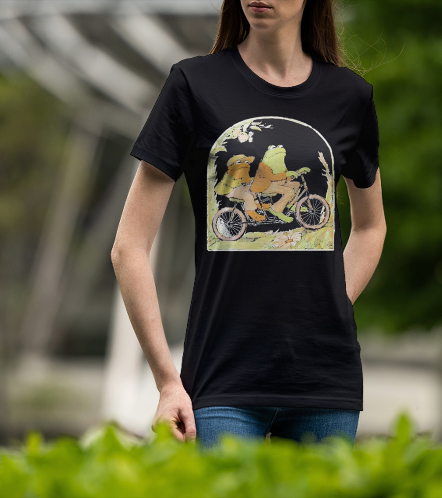 Frog And Toad Riding Vintage Bicycle Halloween Style T-Shirt
