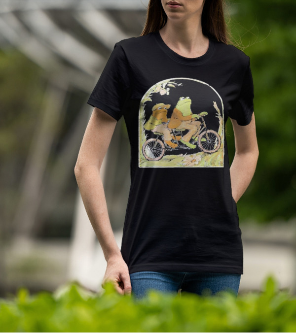 Frog And Toad Riding Vintage Bicycle Halloween Style T-Shirt