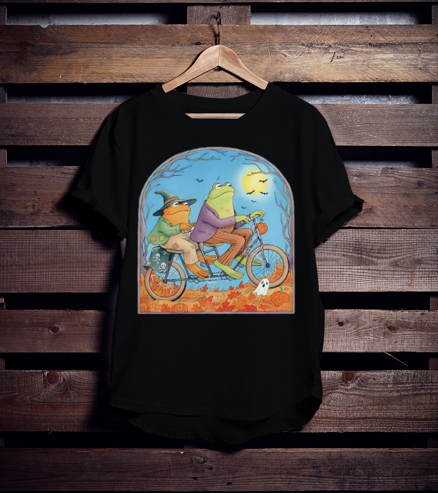 Vintage Frog And Toad Halloween Tandem Bike Moonlit Scene T-Shirt