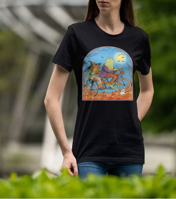 Vintage Frog And Toad Halloween Tandem Bike Moonlit Scene T-Shirt