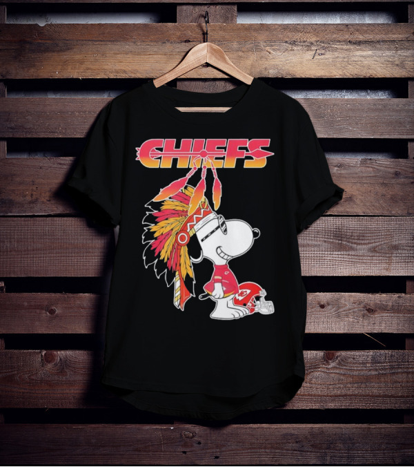 Kansas City Chiefs Snoopy Native American Helmet Charlie Brown NFL Peanuts Crossover T-Shirt