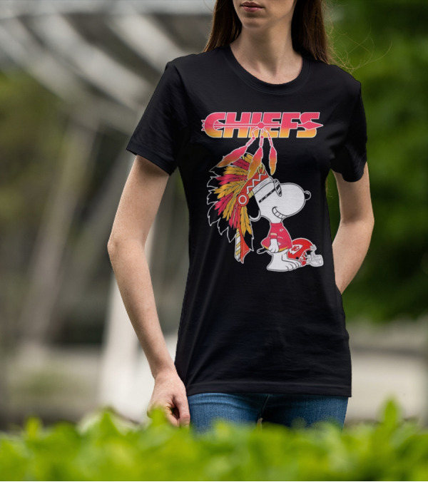 Kansas City Chiefs Snoopy Native American Helmet Charlie Brown NFL Peanuts Crossover T-Shirt