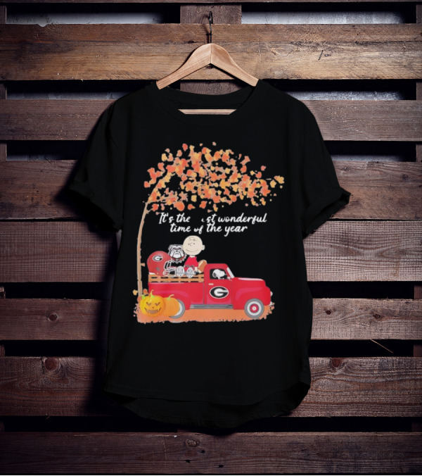 Snoopy Charlie Brown Georgia Bulldogs Red Truck Fall Halloween T-Shirt