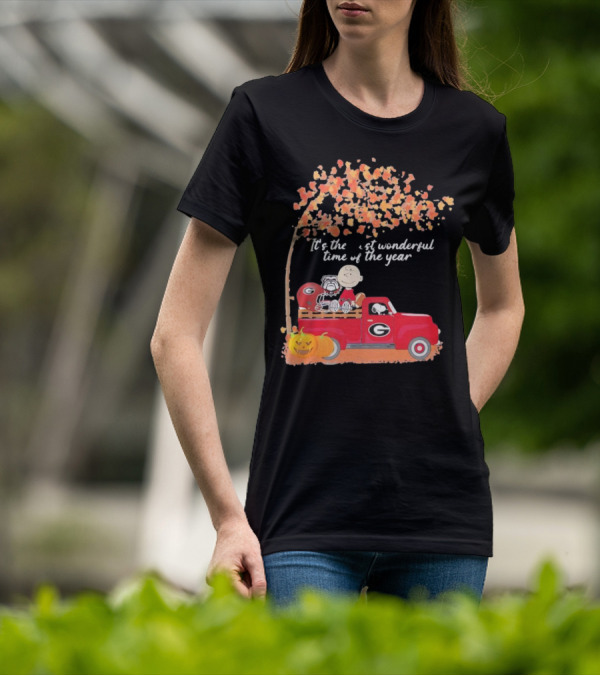 Snoopy Charlie Brown Georgia Bulldogs Red Truck Fall Halloween T-Shirt