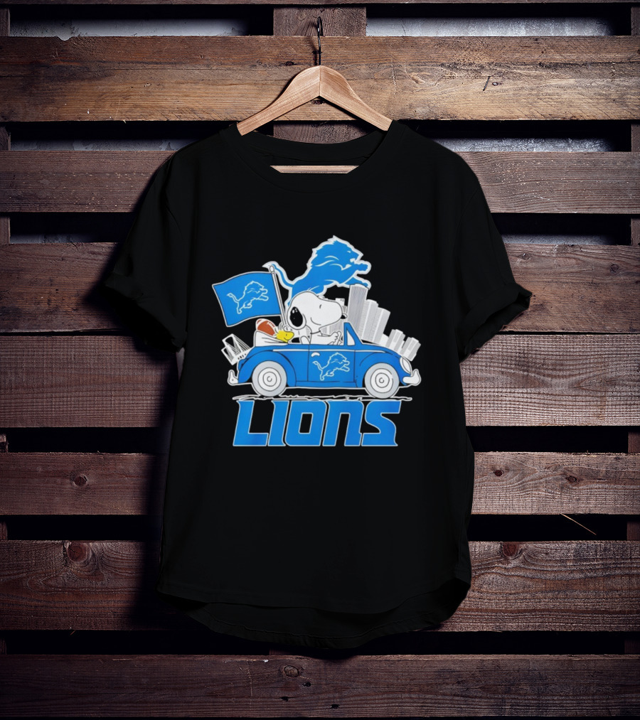 Snoopy Woodstock Driving Detroit Lions Car Flag Football T-Shirt