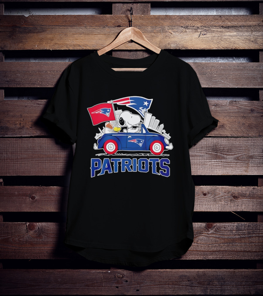 Patriots Snoopy Woodstock Driving Football Car Fan Gear T-Shirt