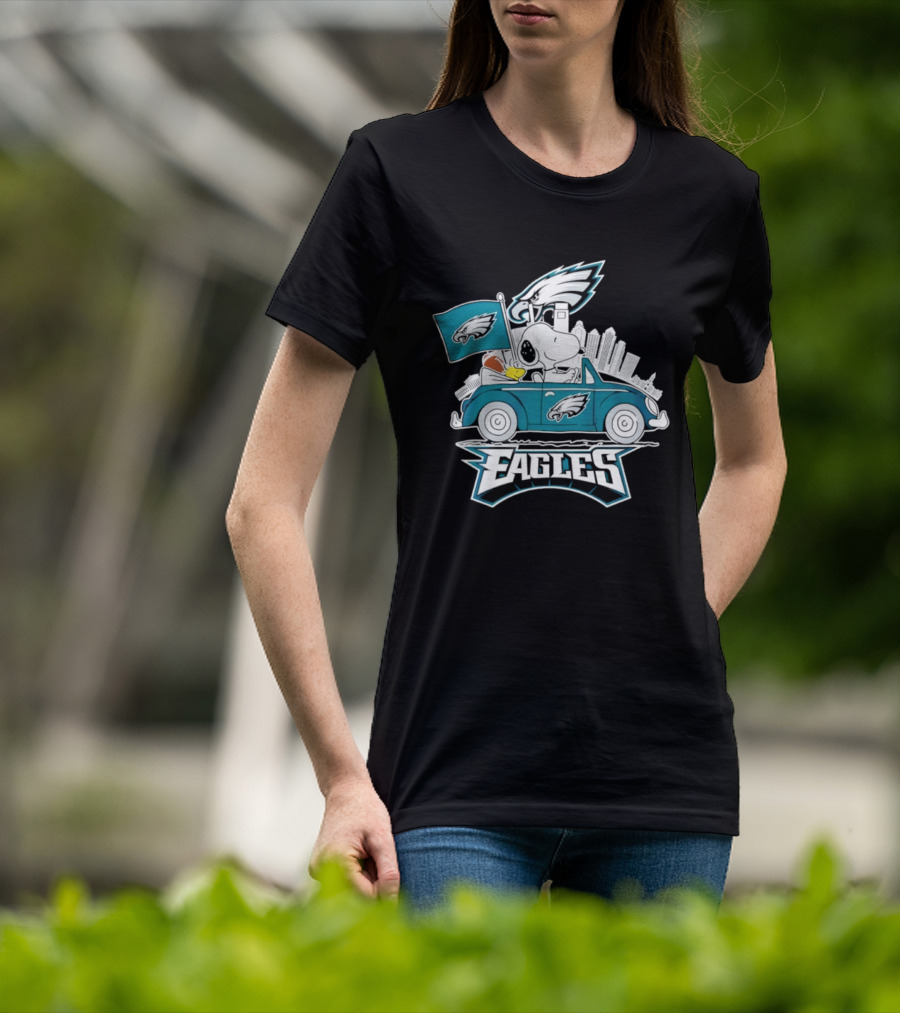 Philadelphia Eagles Snoopy Woodstock Driving Car Football Logo Fan Art T-Shirt