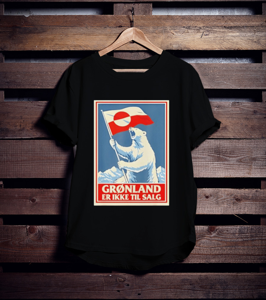 Grønland Er Ikke Til Salg Polar Bear Holding Greenland Flag T-Shirt