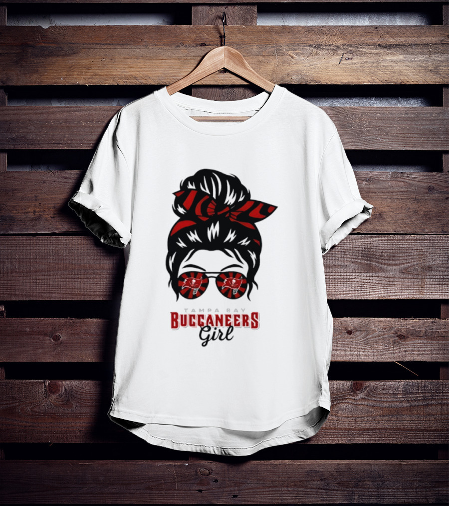 Tampa Bay Buccaneers Girl Messy Bun Glasses Bow And Sunglasses Fan T-Shirt