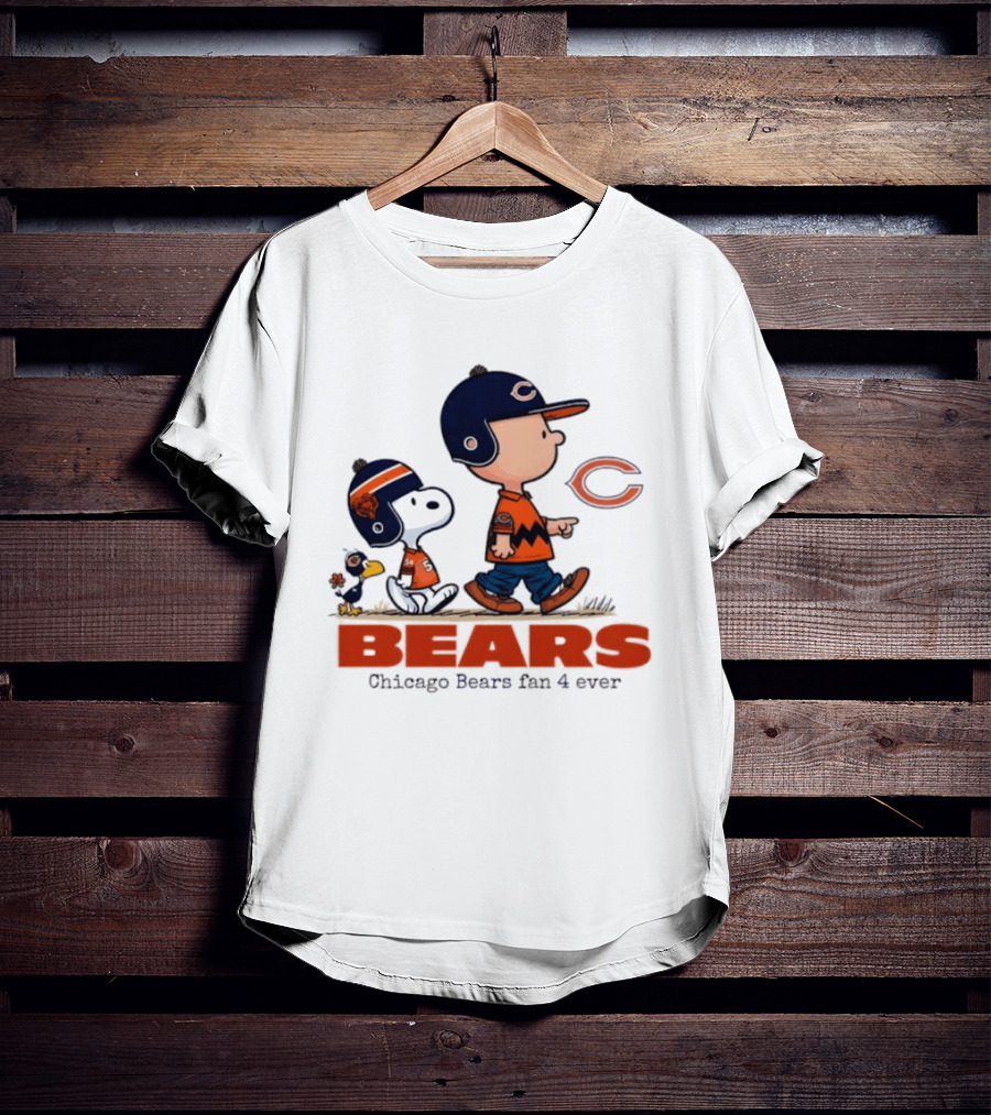 Chicago Bears Fan 4 Ever Snoopy Vs Charlie Brown T-Shirt