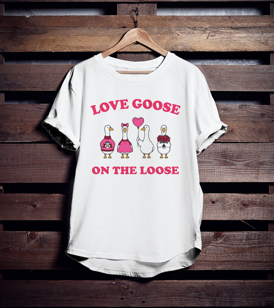 Love Goose On The Loose Valentine Heart Bouquet Bows T-Shirt