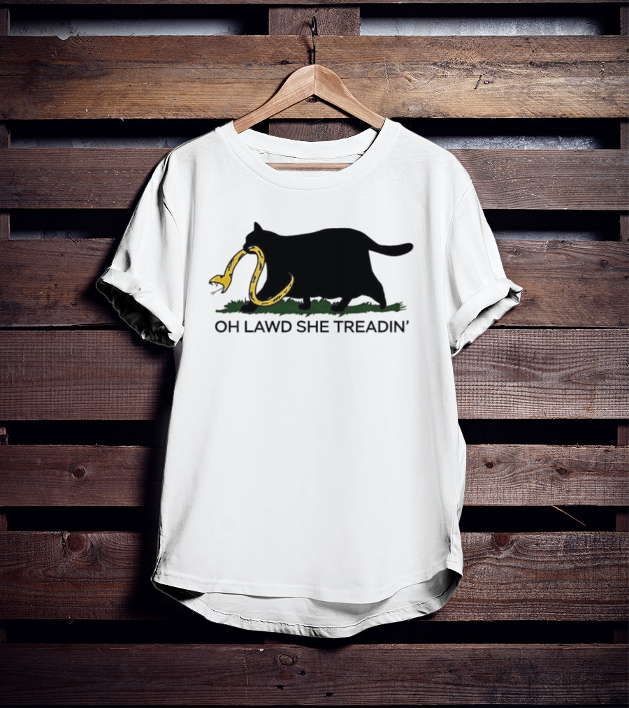 Oh Lawd She Treadin' Black Cat With Snake In Mouth T-Shirt