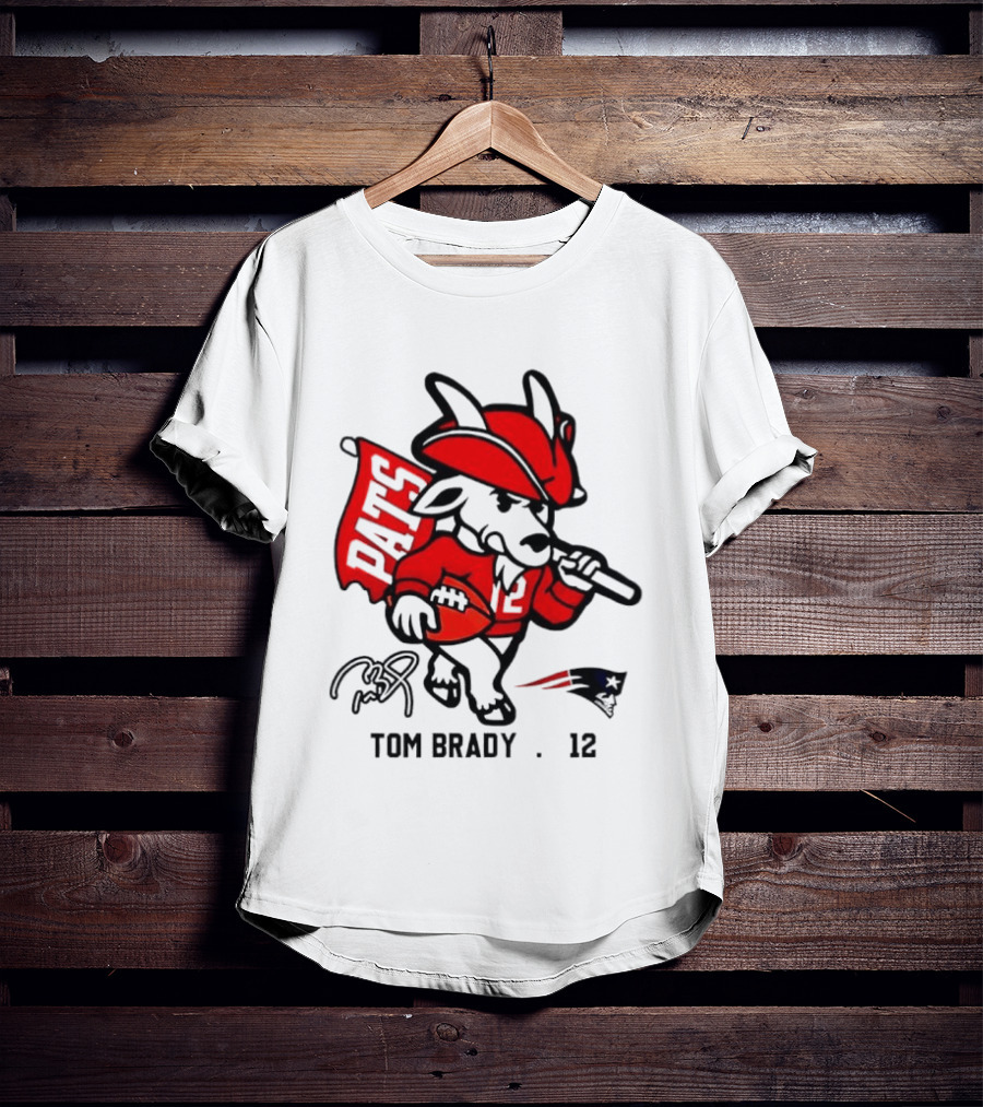 Pats Tom Brady 12 Football Mascot With Signature And New England Patriots Flag T-Shirt
