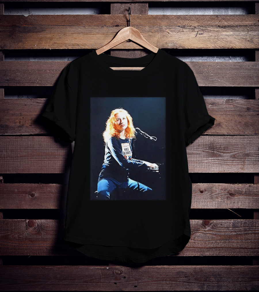 Tori Amos Nice Knodes Singing At Piano Live Performance Photography T-Shirt