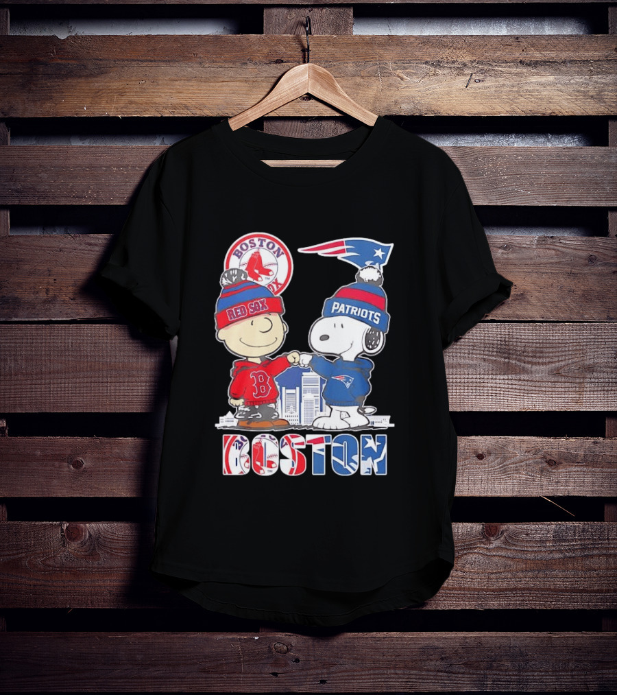 Boston Red Sox And New England Patriots Charlie Brown Snoopy Skyline T-Shirt