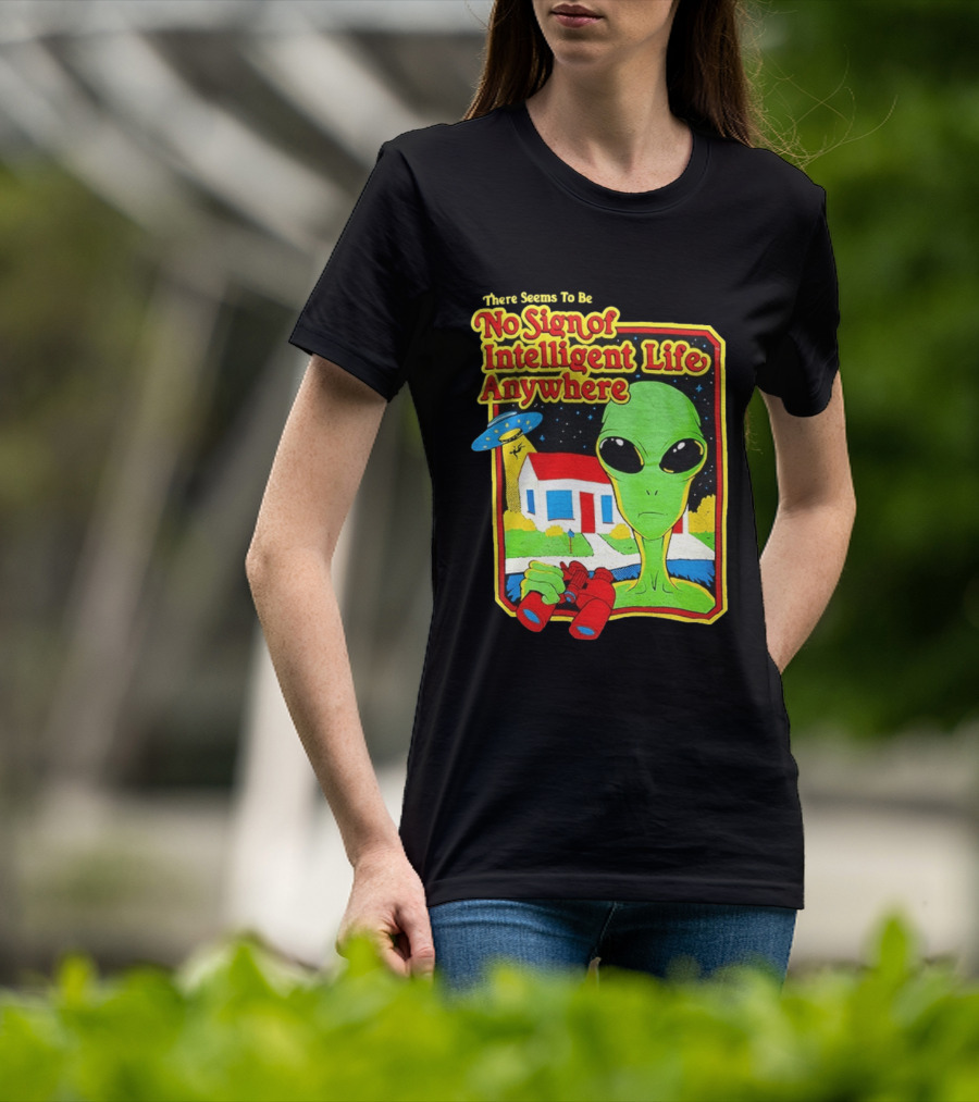 There Seems To Be No Sign Of Intelligent Life Anywhere Alien Green Martian Binoculars Retro Comic T-Shirt