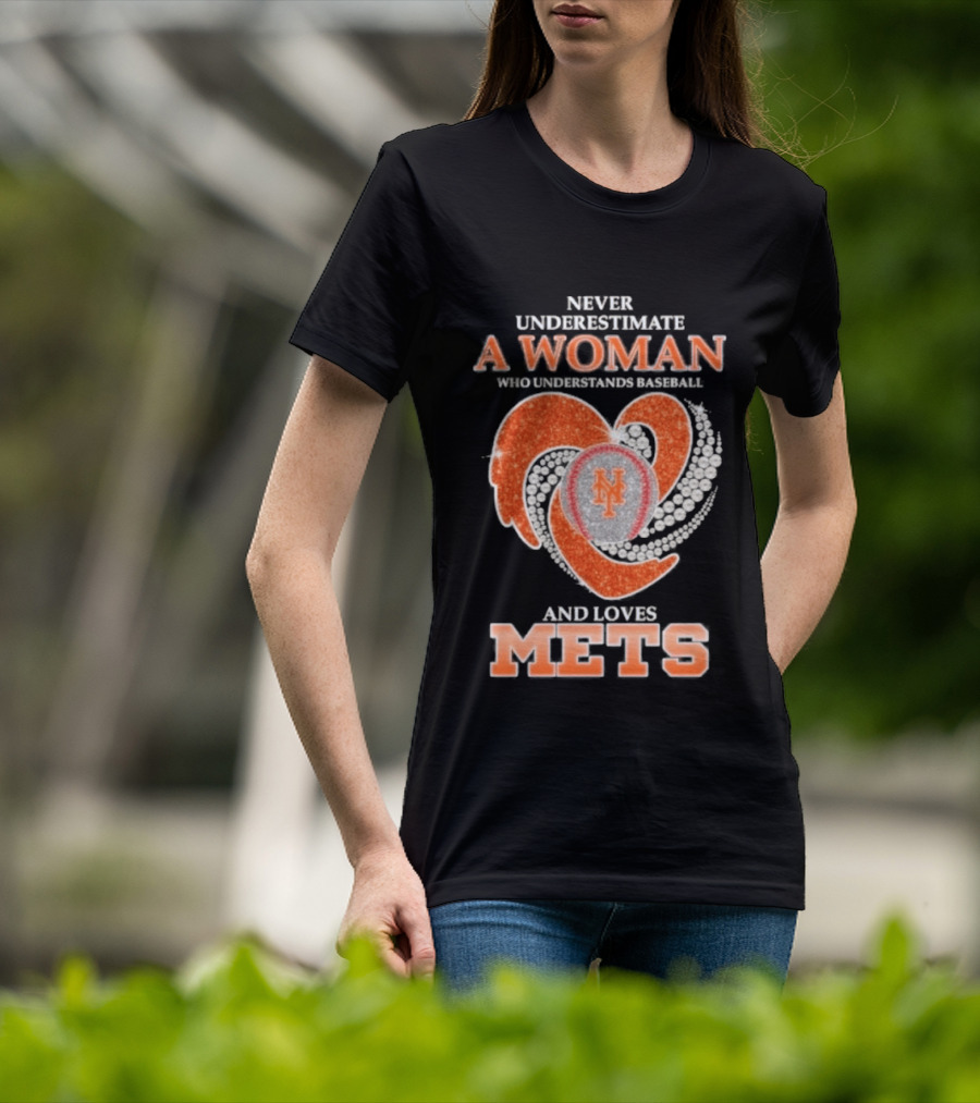 Never Underestimate A Woman Who Understands And Loves New York Mets T-Shirt