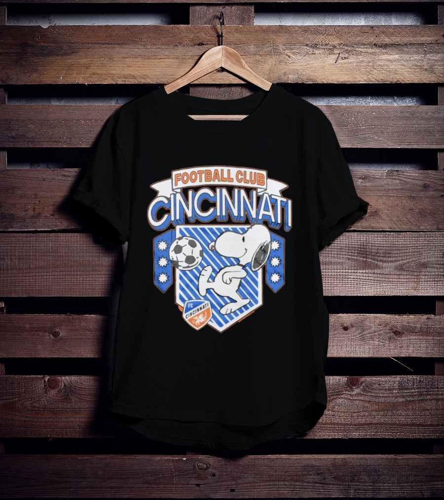 Peanuts Snoopy Kicking Soccer Ball Football Club Cincinnati FC T-Shirt